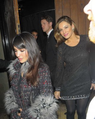 Kelly brook trägt sexy schwarze strumpfhosen in london
 #75282777