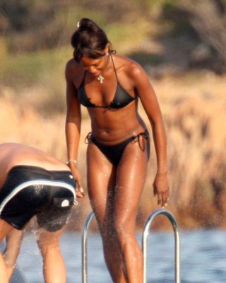 Naomi Campbell Showing Her Amazing Hot And Sexy Body In Bikini