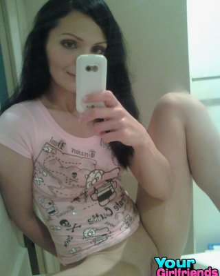 Hot teen girls pussy pics on cell phone