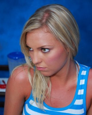 Sexy blonde Babe hüpft ihre getrimmte Muschi auf einen harten Schwanz
 #78353939
