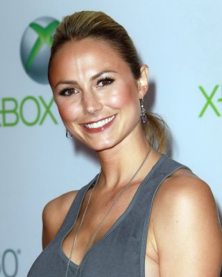 Stacy Keibler Braless In Tank-top Showing Side-boob At The Xbox 360's Project Na