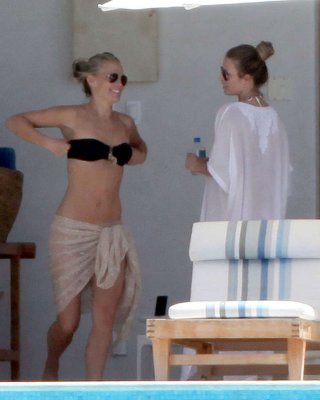 Molly sims sehr sexy im Bikini und Nippelslip
 #75346472