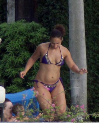 320px x 400px - Alicia Keys exposing her fucking sexy body and hot ass in bikini on pool  Porn Pictures, XXX Photos, Sex Images #3239678 - PICTOA