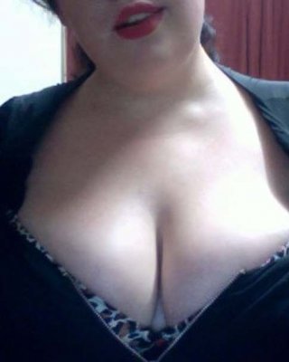 Großbrüstiges Amateur-Babe im BH
 #75512442