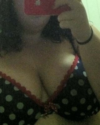 Großbrüstiges Amateur-Babe im BH
 #75512449