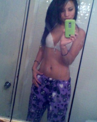 Gallery of a gorgeous amateur babe camwhoring at home #75699241