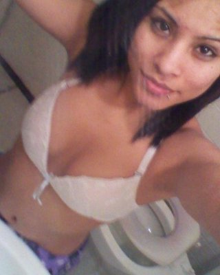 Gallery of a gorgeous amateur babe camwhoring at home #75699256