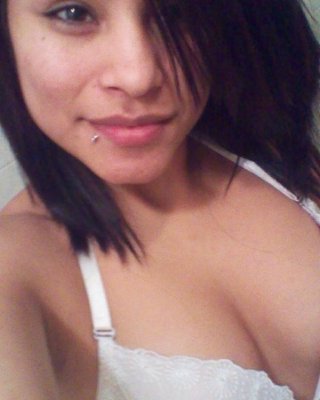 Gallery of a gorgeous amateur babe camwhoring at home #75699266