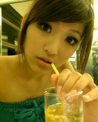 Asiatische Teenie-Mädchen posieren und ficken vor der Kamera 8
 #68347992
