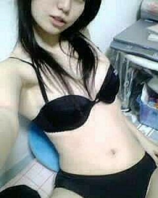 Asiatische Teenie-Mädchen posieren und ficken vor der Kamera 8
 #68347995