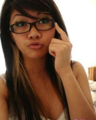 Asiatische Teenie-Mädchen posieren und ficken vor der Kamera 8
 #68348009
