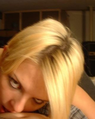 Blonde Cutie wird nach dem Schwanzlutschen mit Sperma bespritzt
 #75701209