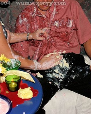 Riesige betrunkene Essen und Sex-Party im Nachtclub
 #76656575