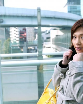 Mariko legt sich hin und zeigt hervorragenden Arsch
 #69851936