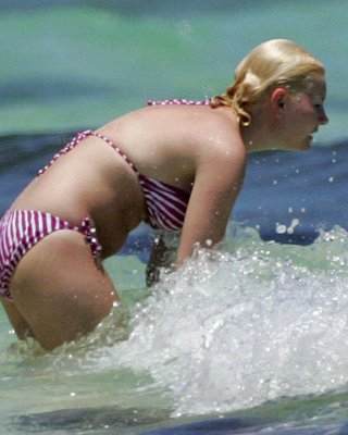 Elisha Cuthbert Exposing Her Sexy Body And Hot Ass In Bikini