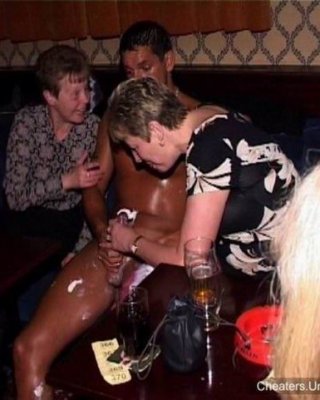 Slutty Ehefrauen ficken geil saugen riesige Schwänze und haben Sex
 #77730771