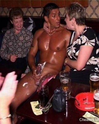 Slutty Ehefrauen ficken geil saugen riesige Schwänze und haben Sex
 #77730785