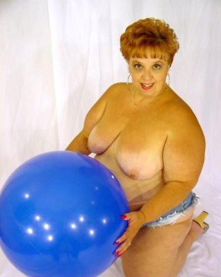 Geiles altes Babe strippt ihre fette süße Fotze
 #71786516