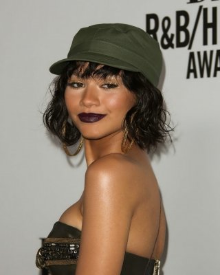 Zendaya Coleman Shows Off Her Boobs In A Tiny Belly Top At BMI RB Hip Hop Awards