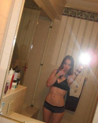 Galerie einer schlanken Amateur-Tussi, die nackt camwhored
 #67613468