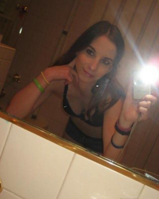 Galerie einer schlanken Amateur-Tussi, die nackt camwhored
 #67613515