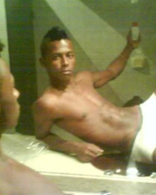 Selbstgedrehter schwarzer afrikanisch-amerikanischer Hunk
 #76944018