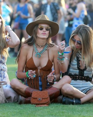 Alessandra Ambrosio Cleavy Showing Sideboob In Tiny Belly Top And Denim Shorts A