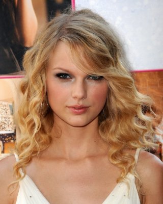 Taylor Swift Stunning In White Dress At 'Another Cinderella Story' Premiere