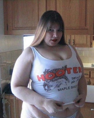 Amiga gorda amateur mostrando en la cámara
 #71852847