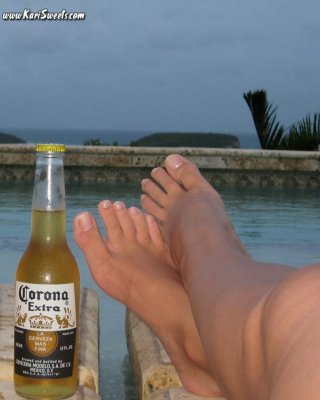 Kari Sweets In Puerto Rico Enjoing Some Beer In A Bikini