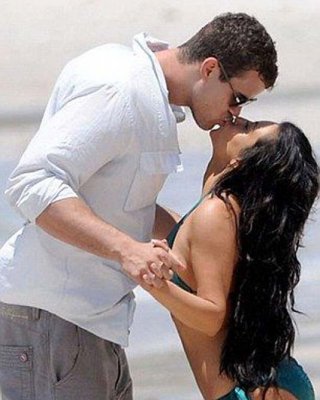 Kim Kardashian Looking Amazing In Bikini On Beach And Leggy In Silk Dress Papara