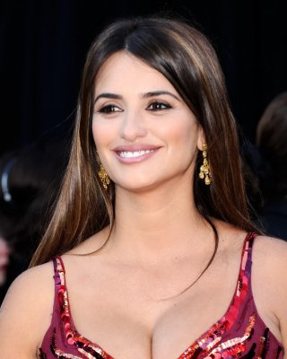 Penelope Cruz zeigt massives Dekolleté bei der 83. jährlichen Verleihung der Academy Awards
 #75315558