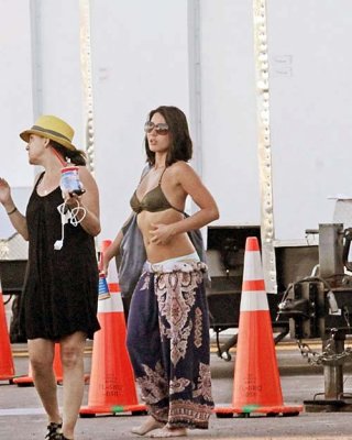 Olivia Munn Fucking Sexy And Hot Bikini Paparazzi Photos On Beach