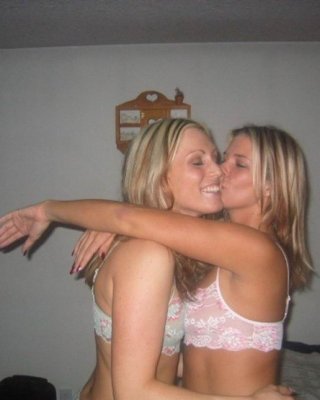 Photos of a slutty chick who likes to show her pussy #68054401