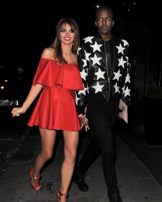 Chloe sims zeigt ihr rotes höschen außerhalb des nobu restaurant funky buddha club i
 #75201337