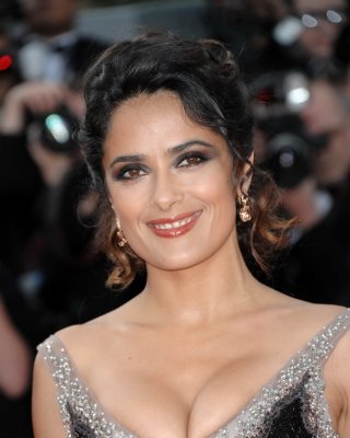 Salma hayek zeigt ein tolles Dekolleté bei 'madagascar 3: europe's most wanted' scr
 #75262848