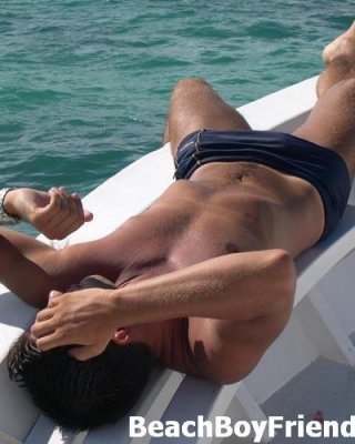 Hot Pictures And Videos Of Amateur Guys By The Sea