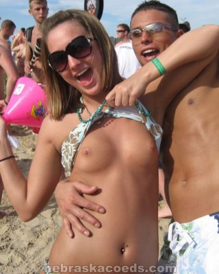 College Girls Get Drunk And Flash Their Tits At Spring Break