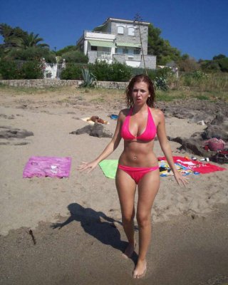 セクシーなポーズをするバストアップベイブの写真
 #73077239
