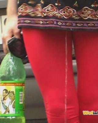 Public leggings drenching by a wench who needed to piss desperately #73255803
