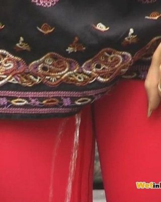 Public leggings drenching by a wench who needed to piss desperately #73255853