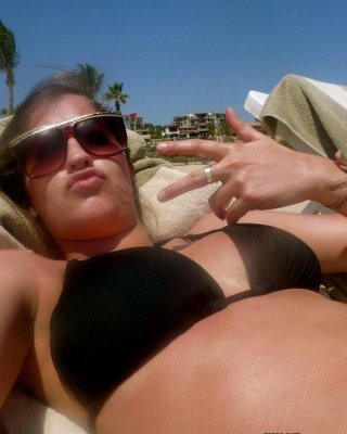 Fotos von sexy Amateur-Hotties in Bikinis posieren
 #75694334