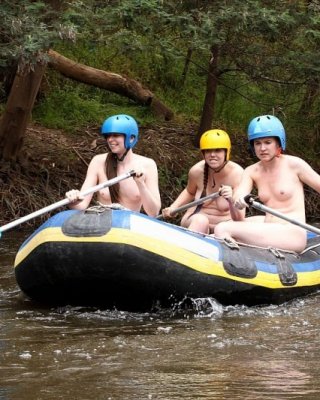 Haarige Amateur-Mädchen gefingert in Rafting Dreier
 #78039234