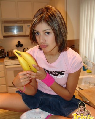 trixie teen eating a banana Porn Pictures, XXX Photos, Sex Images #3488735  - PICTOA