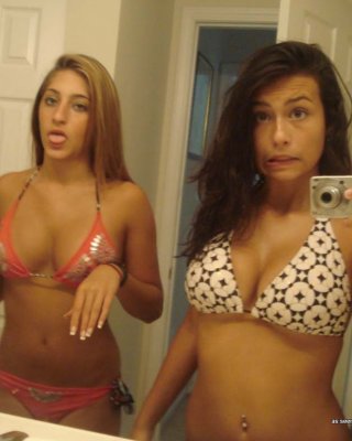 Photos of a group of heavy-chested chicks #73061828
