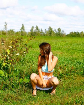 Girl Wipes Pussy With Grass After Peeing Alfresco