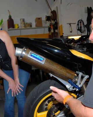 ホットな巨乳バイカーベイブがバイクに叩きつけられるスラムミン・フュージョン
 #71035847