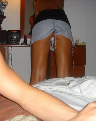 Big Arsch Freundinnen posieren für Bilder
 #67195176