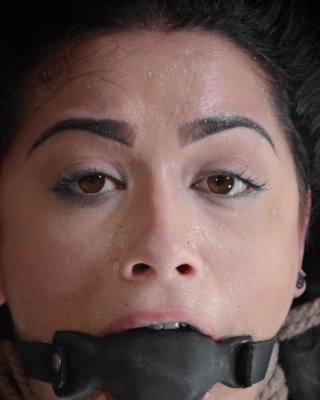 Katrina jade ist gefesselt in Leder mit ballgag ist doppelt gefickt
 #70803305