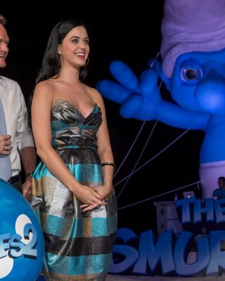 Katy Perry Showing Big Cleavage In A Hot Strapless Dress At The Smurfs 2 Party A